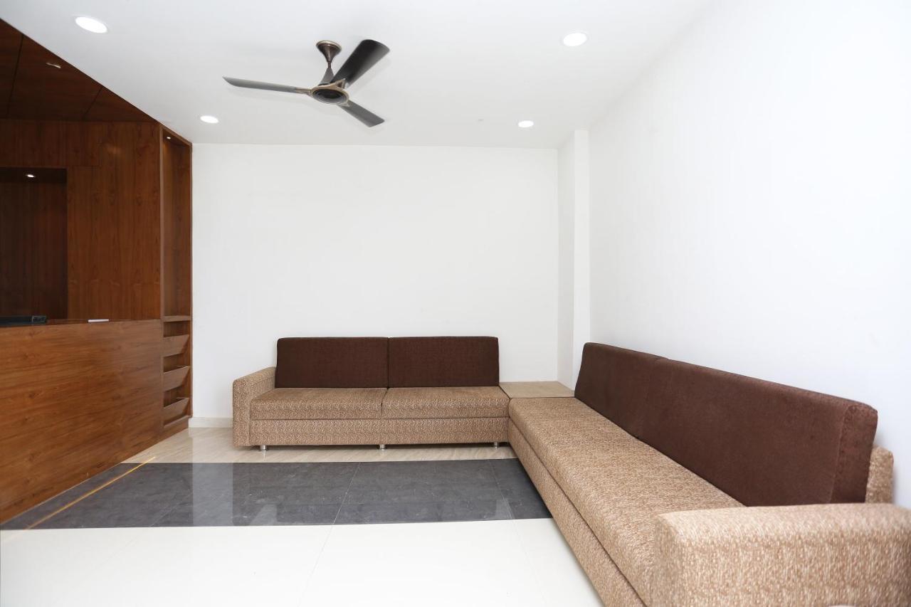 Oyo 15861 Hotel Shivganga Comfort Zone Rāipur Exteriör bild