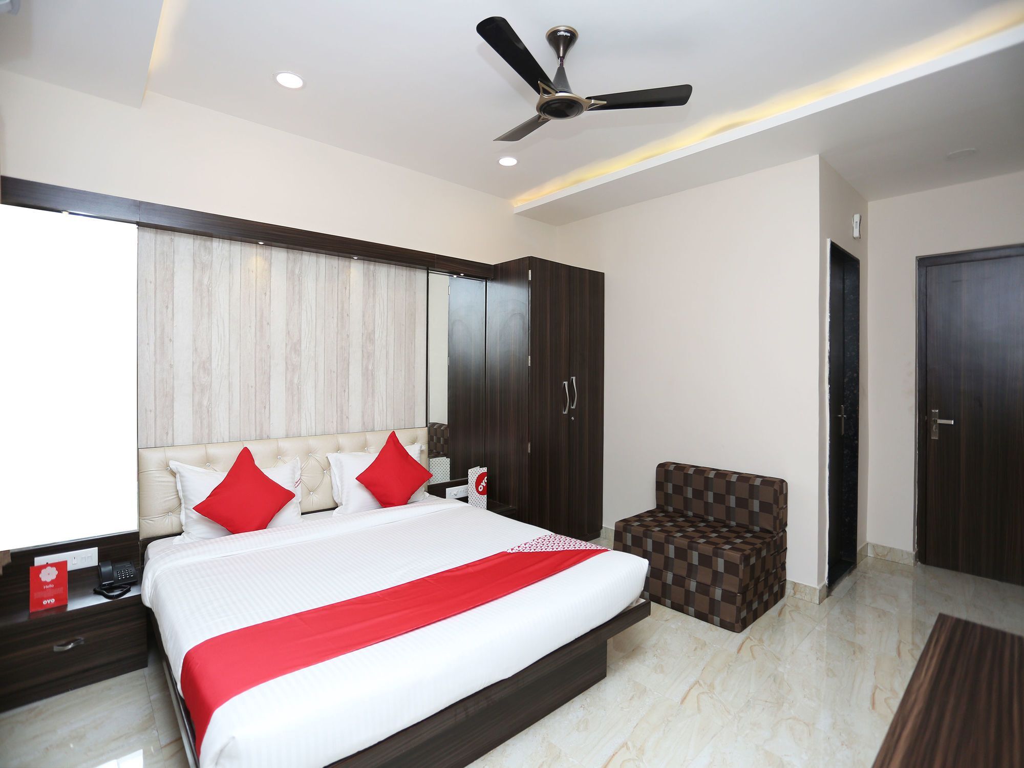 Oyo 15861 Hotel Shivganga Comfort Zone Rāipur Exteriör bild